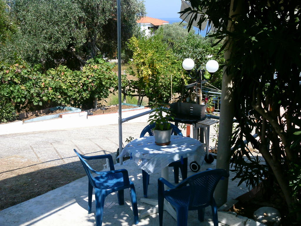 Appartement House Mantesos à Koinira Extérieur photo