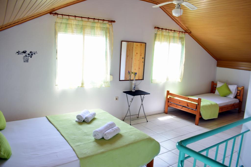 Appartement House Mantesos à Koinira Extérieur photo